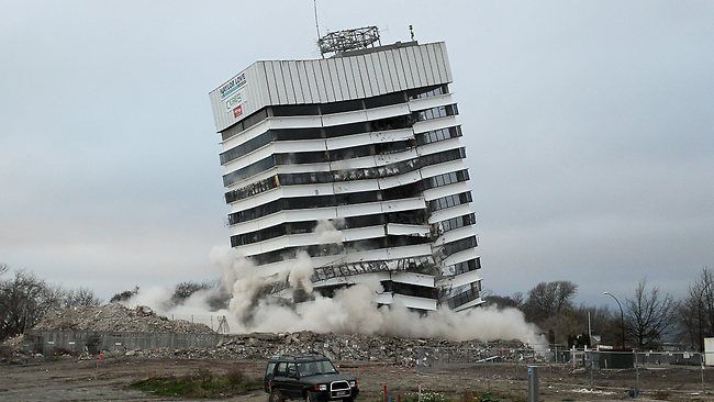 Palazzo con implosione, come un attacco di panico